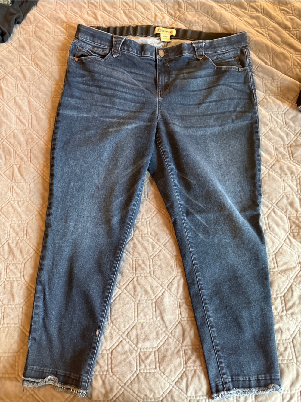 Democracy - Set of 2 Jeans. One is cropped, the other full length. - Picture 2 of 3